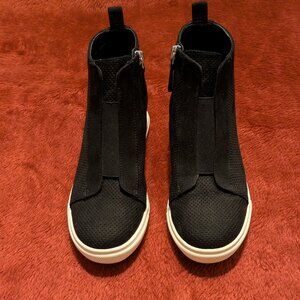 Madden Girl women's hidden wedge interior , faux textile/suede , blk bootie,sz 8